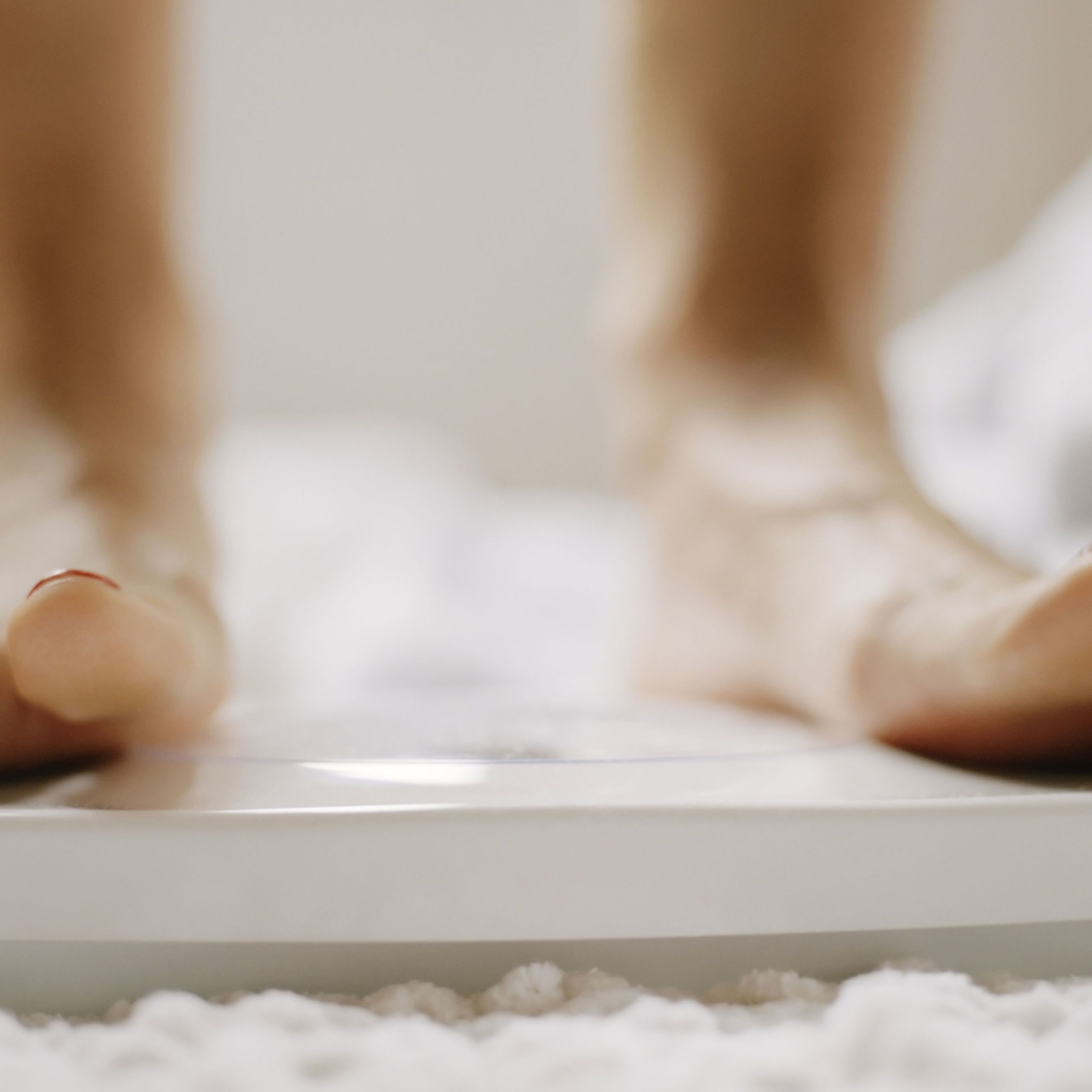 Leg, Footwear, Foot, Human leg, Shoe, Close-up, Human body, Toe, Hand, Sole,